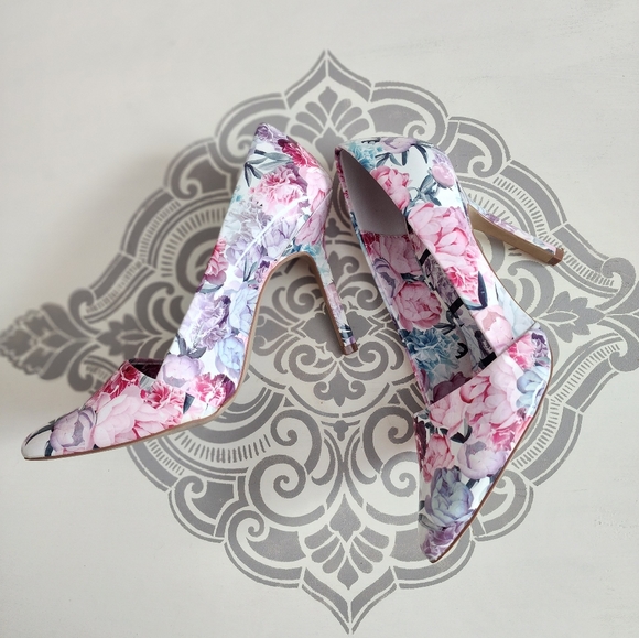 Elle Floral Pumps, Size 8.5, Very Gently Used - Picture 4 of 10